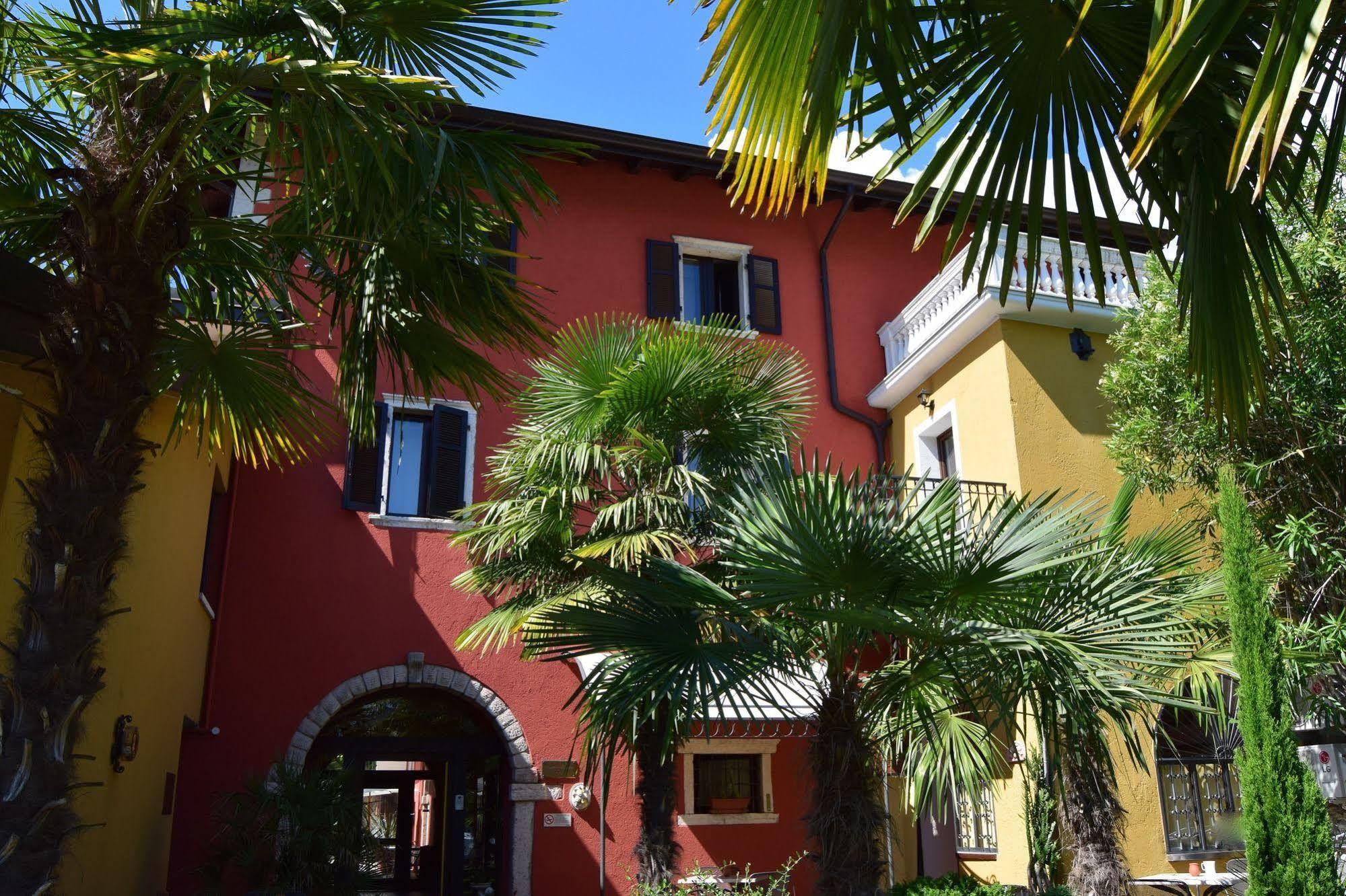 Residence Segattini Riva del Garda Exterior foto
