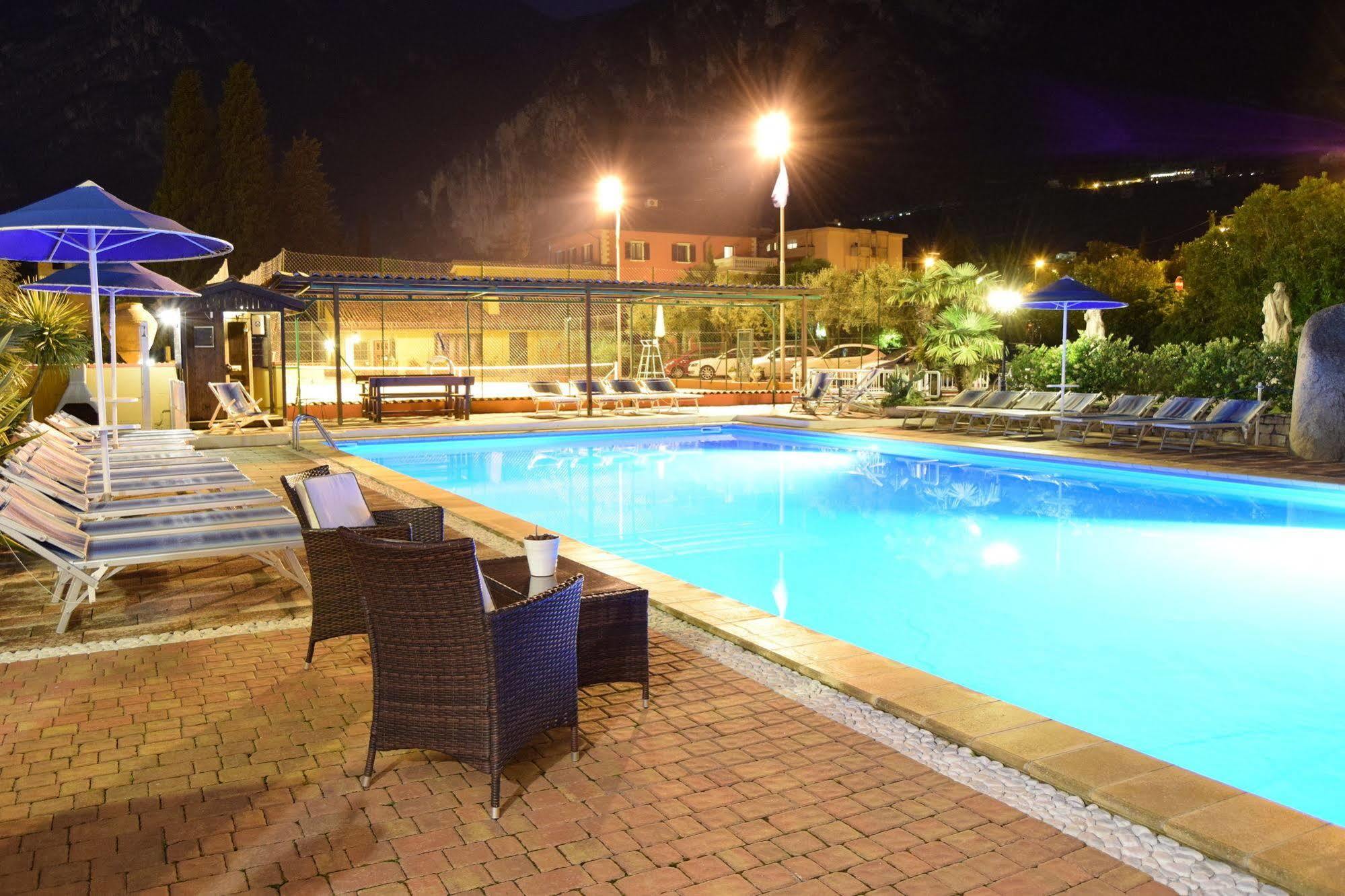 Residence Segattini Riva del Garda Exterior foto